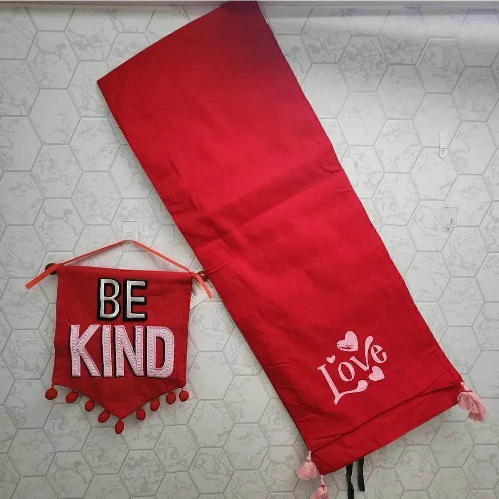 Nwt Valentine's Day Table Runner and Be Kind Banner bundle. NWT